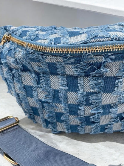 Sac banane en denim carrés bleu clair