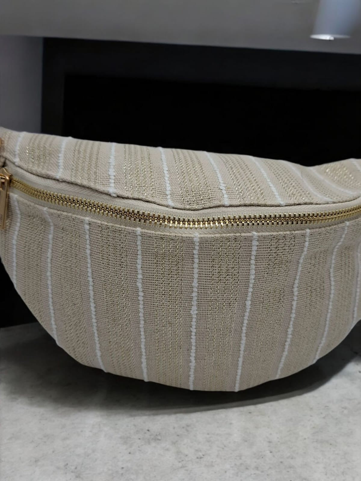 Sac banane en coton tissu bohème beige à rayures blanc doré