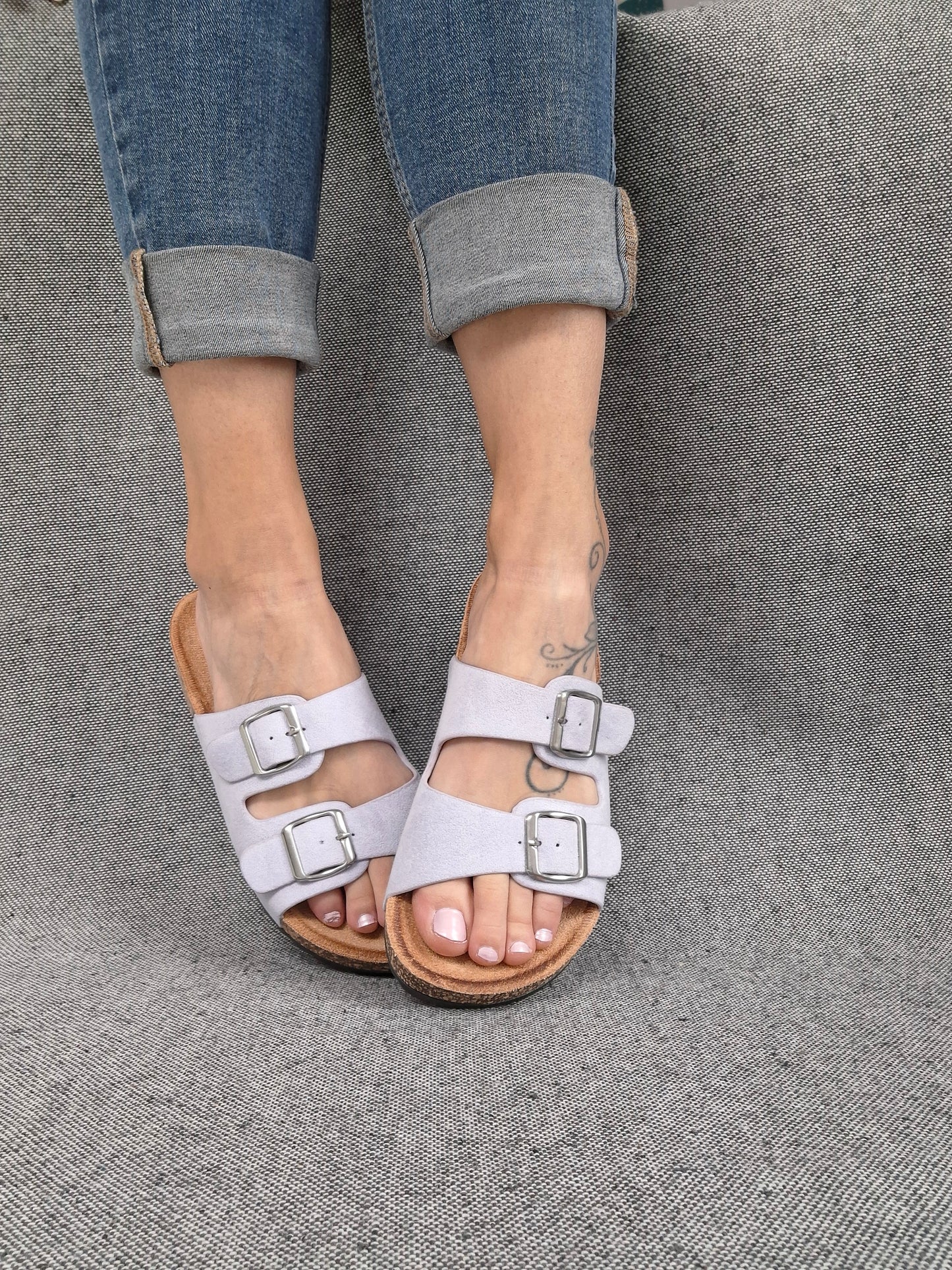 Chaussures sandales violet parme clair à doubles lanières avec boucles métalliques style Birk