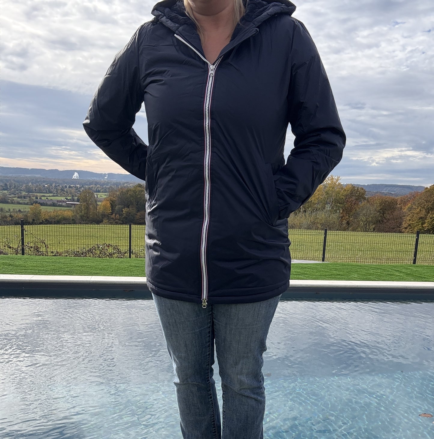 Laura Jo - Imperméable long doublé en fausse fourrure couleur bleu marine