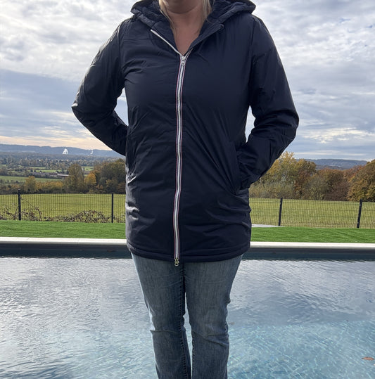 Laura Jo - Imperméable long doublé en fausse fourrure couleur bleu marine