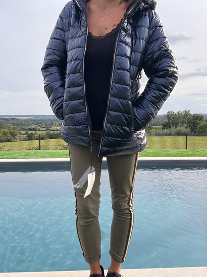 Melya Melody - Manteau court bleu marine réversible et imperméable matelassé bleu marine brillant