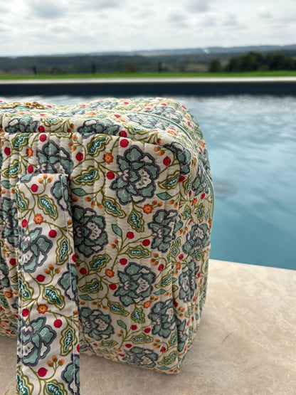Sac week-end polochon en coton matelassé blanc liberty fleuri jaune et bleu