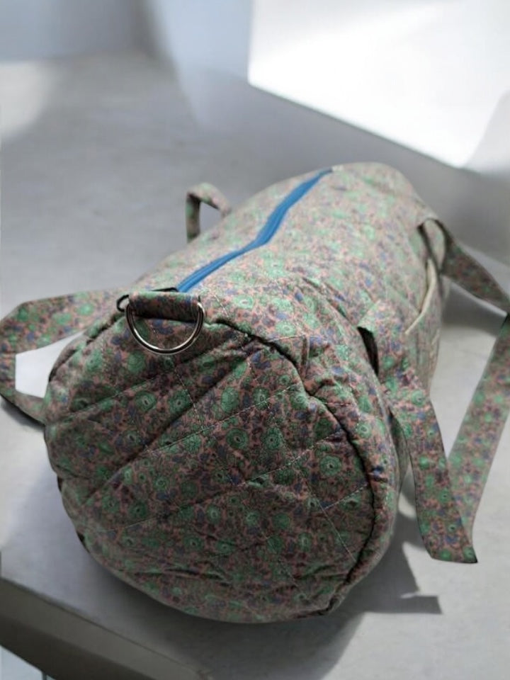 Sac polochon en coton matelassé motifs liberty vert et parme