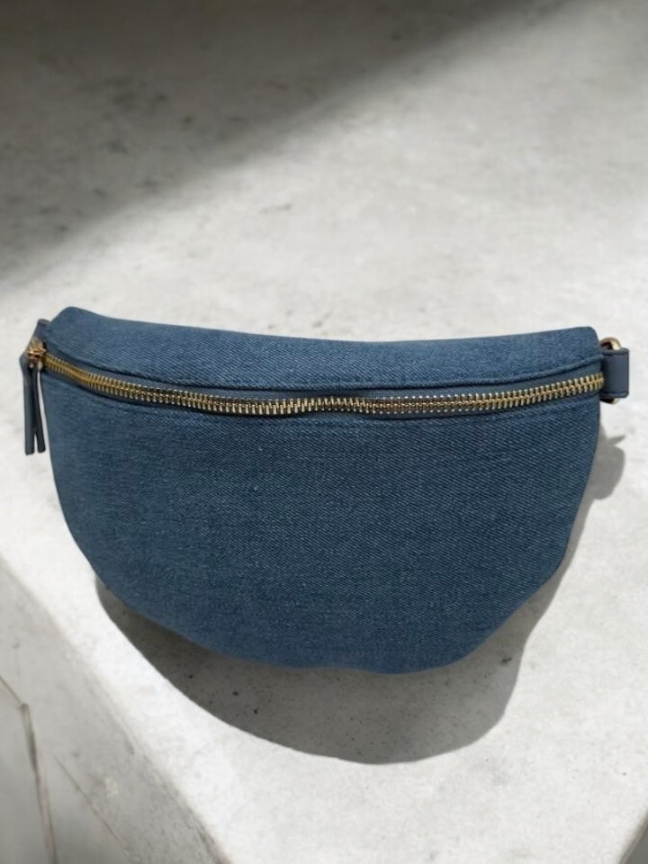 Nouveautés - Sac banane bleu denim avec sangle fantaisie