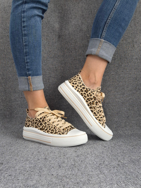 Chaussures baskets à imprimé léopard marron beige style converse Le Petit Placard