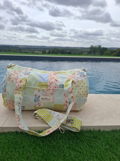 Sac polochon week end de voyage en tissu coton patchwork multicolore fleuri vert clair et jaune