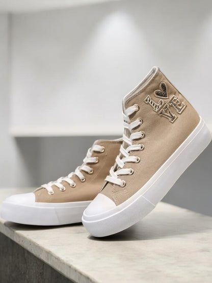 Chaussures baskets hautes tissu beige taupe blanc inscription "LOVE" style converse