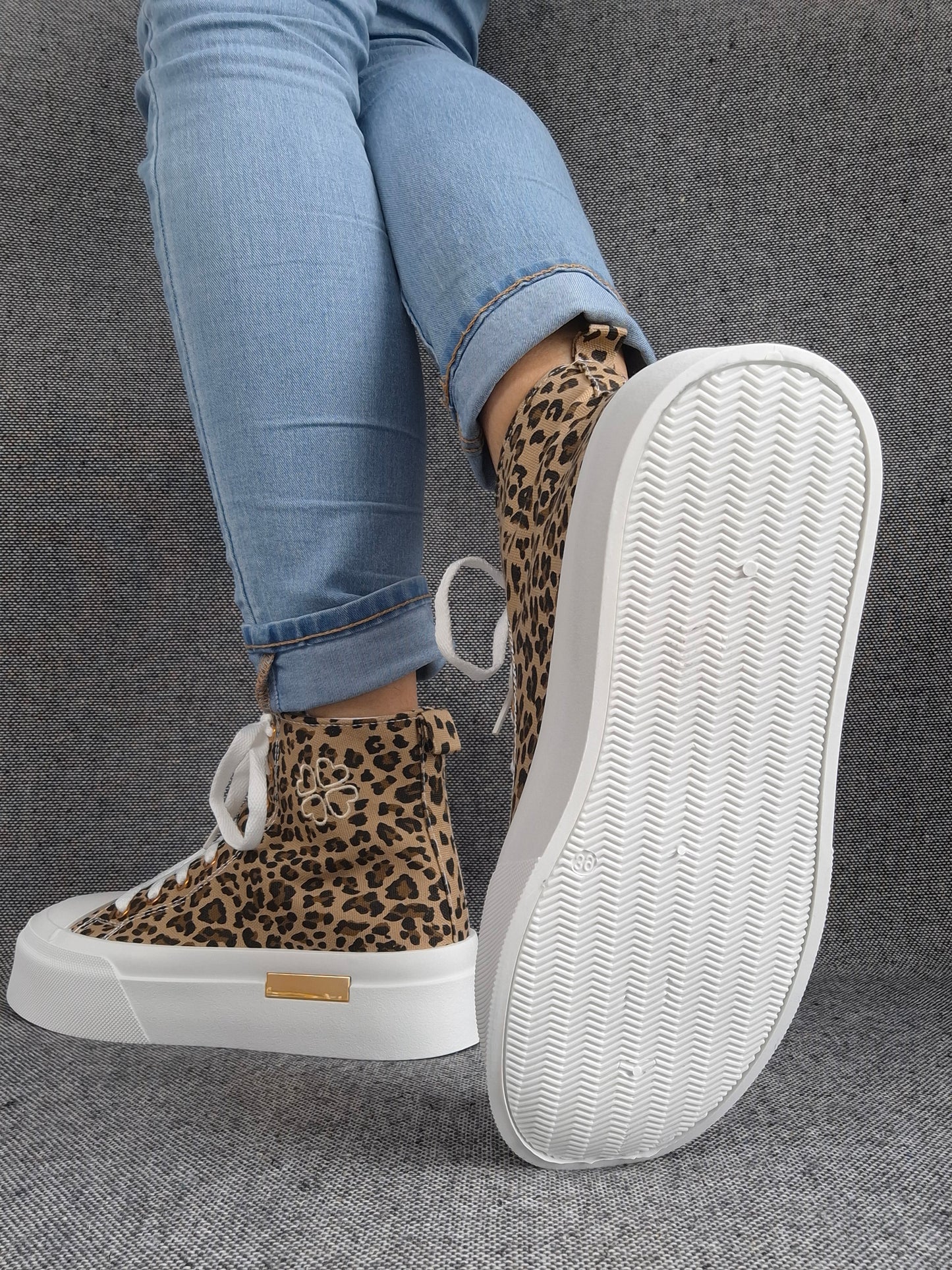 Chaussures baskets hautes en tissu toile leopard marron beige semelles compensées