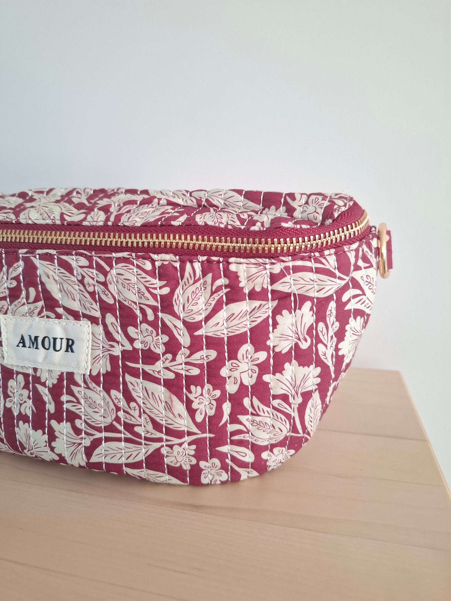 Sac banane coton matelassé liberty floral toile de jouy rouge bordeaux et blanc