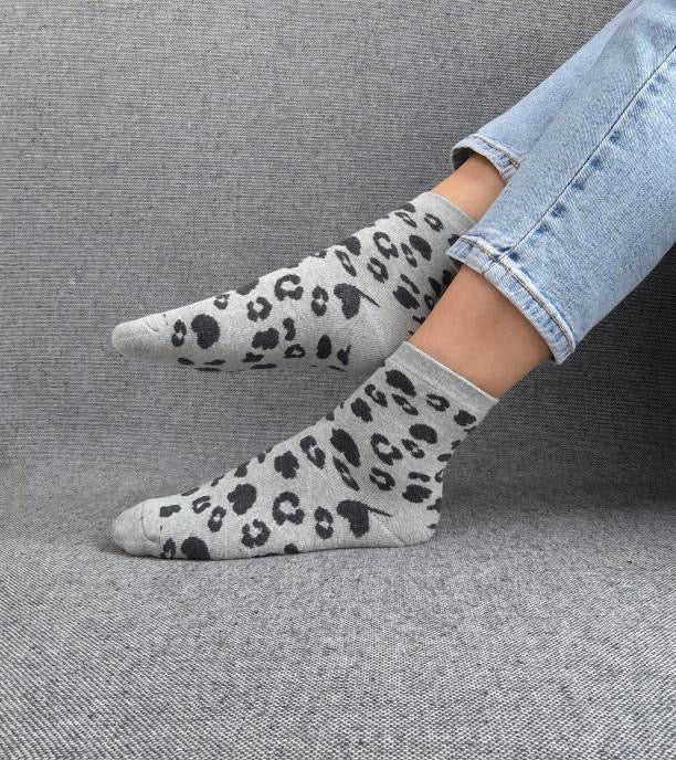 Nouveautés - Chaussettes gris en coton à motif léopard noir