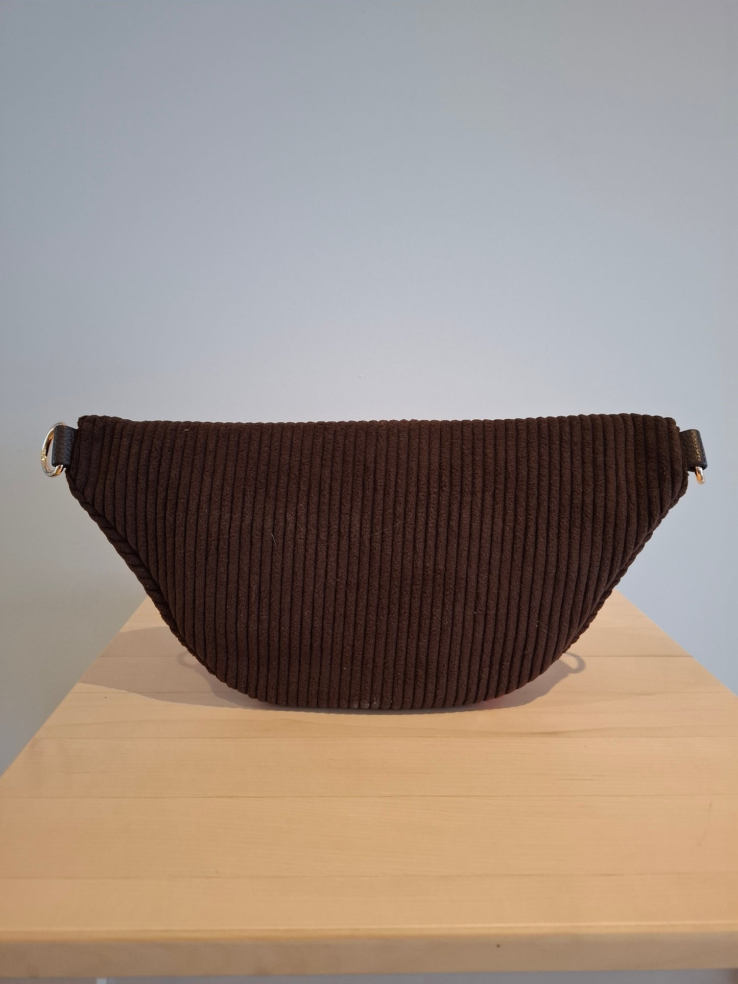 Sac banane velours côtelé 2 poches marron chocolat foncé sangle fantaisie