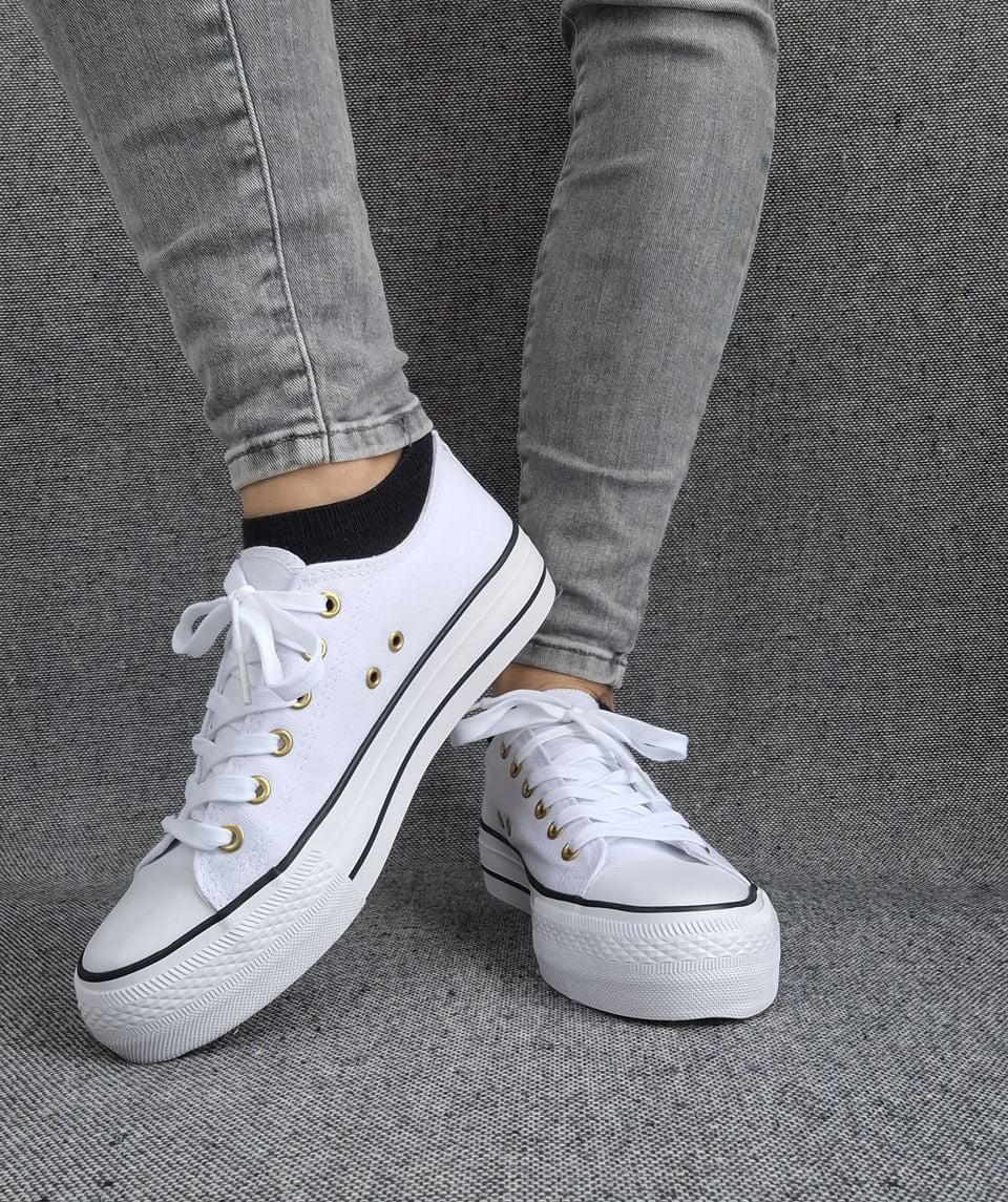 Chaussures baskets basses en toile blanche avec inscription “Amor” style converse