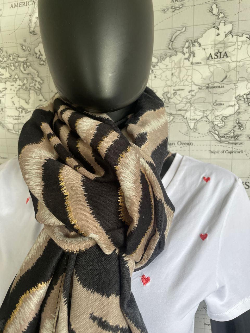 Foulard en tissu motifs zébré noir et taupe avec touche de doré