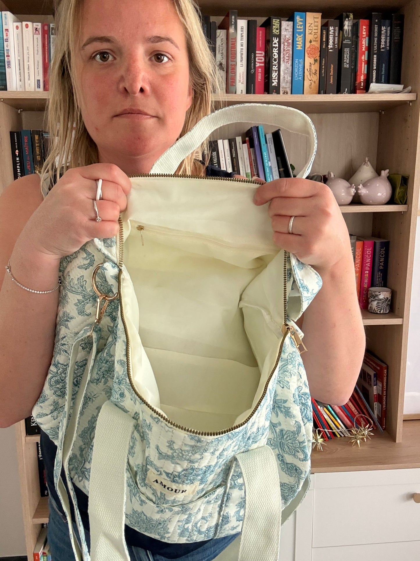 Sac Polochon Femme en Coton Matelassé – Imprimé Floral Vert Sauge | Le Petit Placard