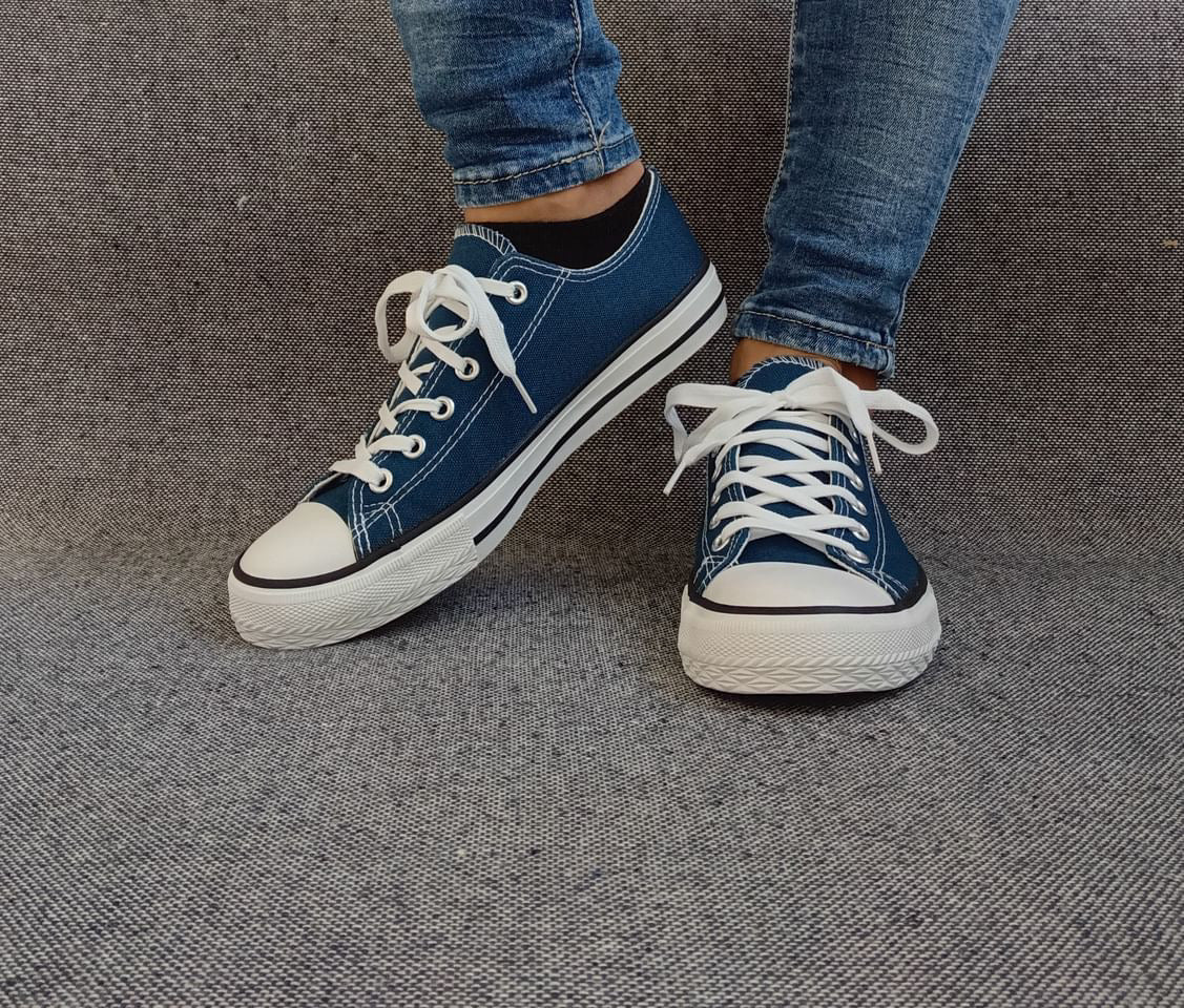 Chaussures baskets basses toile bleu pétrole style Converse