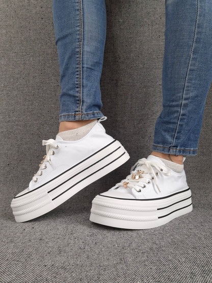 Chaussures baskets basses semelle compensée en tissu blanc style converse