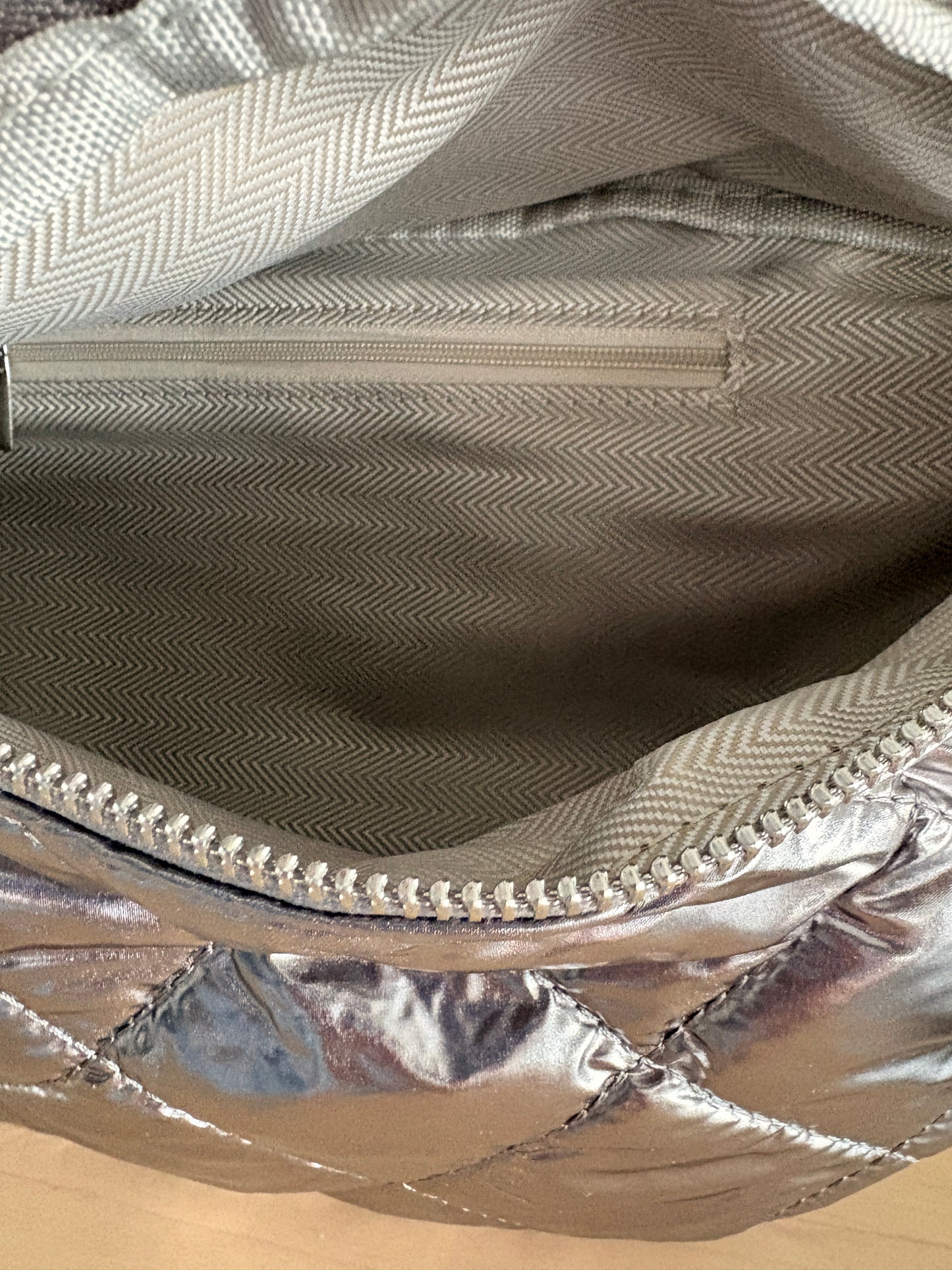 Sac banane XL matelassé effet doudoune argenté