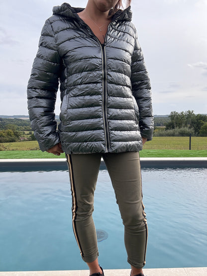 Melya Melody - Manteau court noir réversible et imperméable matelassé argenté brillant