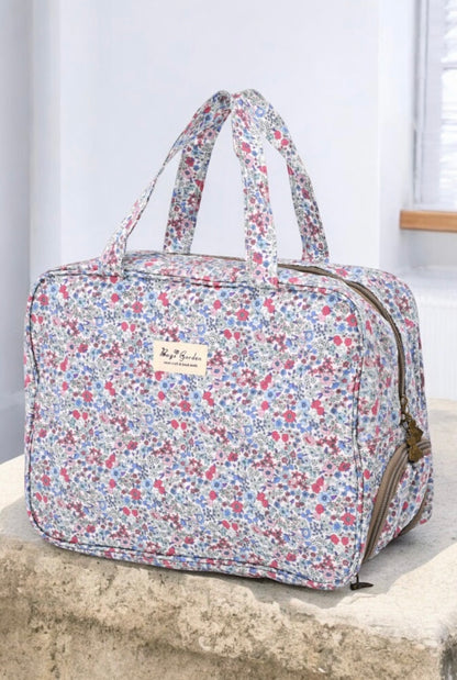 Sac polochon week-end motif liberty floral multicolore avec des motifs rose, violet et bleu