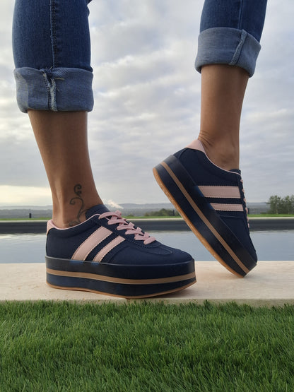 Chaussures baskets basses compensées bleu marine et rose style sneakers campus