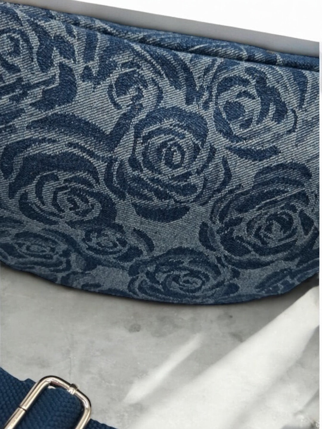 Sac banane XL tissu jean 2 poches motifs fleuri