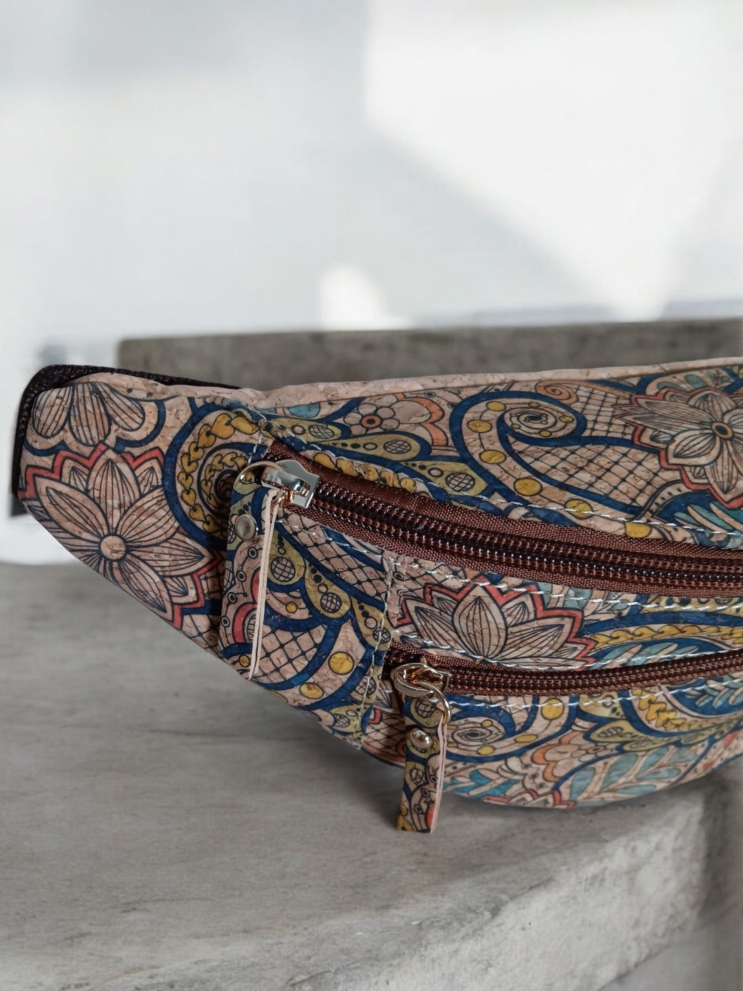 Sac banane en liège motifs « bariolés » - 2 poches