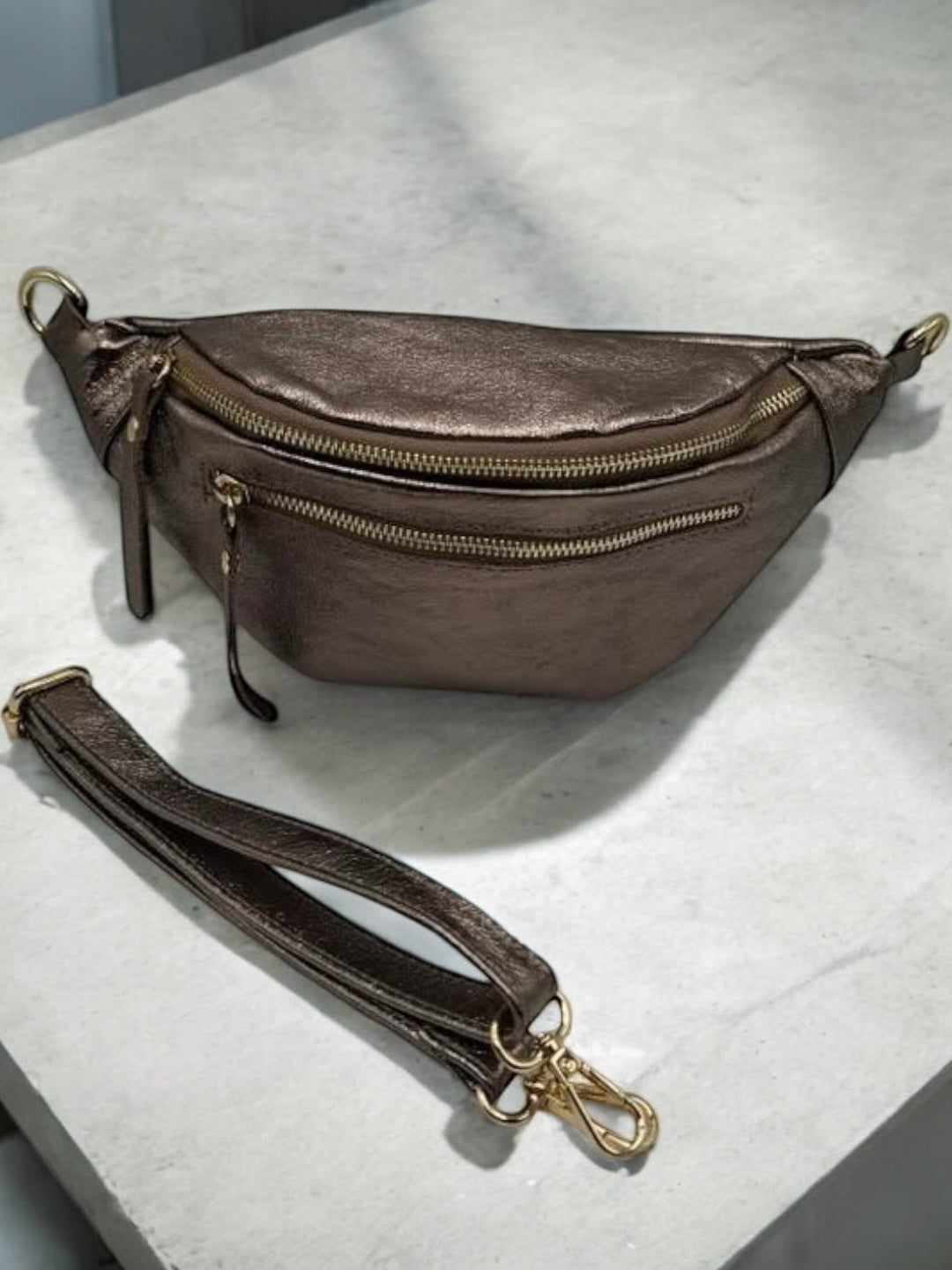 Sac banane en cuir irisé bronze 2 poches