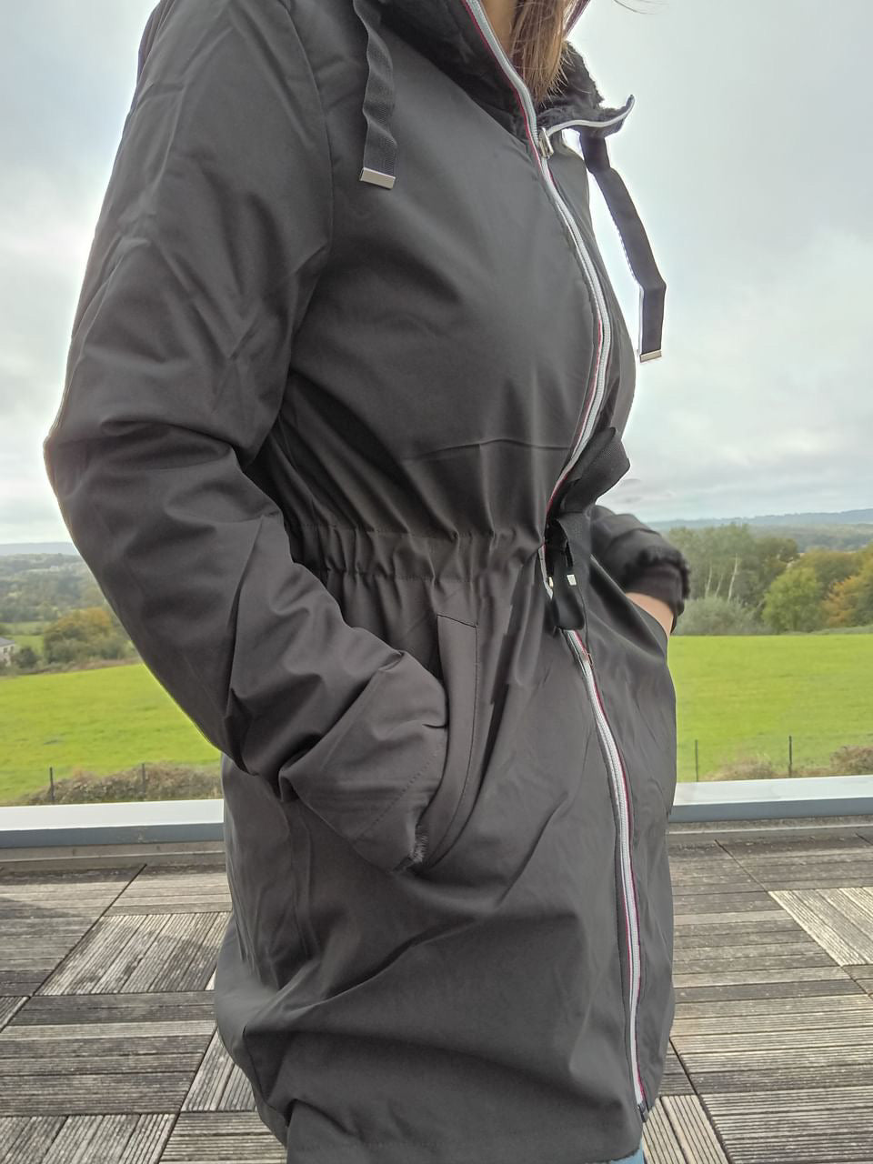 New Lolo - Manteau long NOIR réversible, imperméable et complètement fourré resserrable à la taille - Curvy