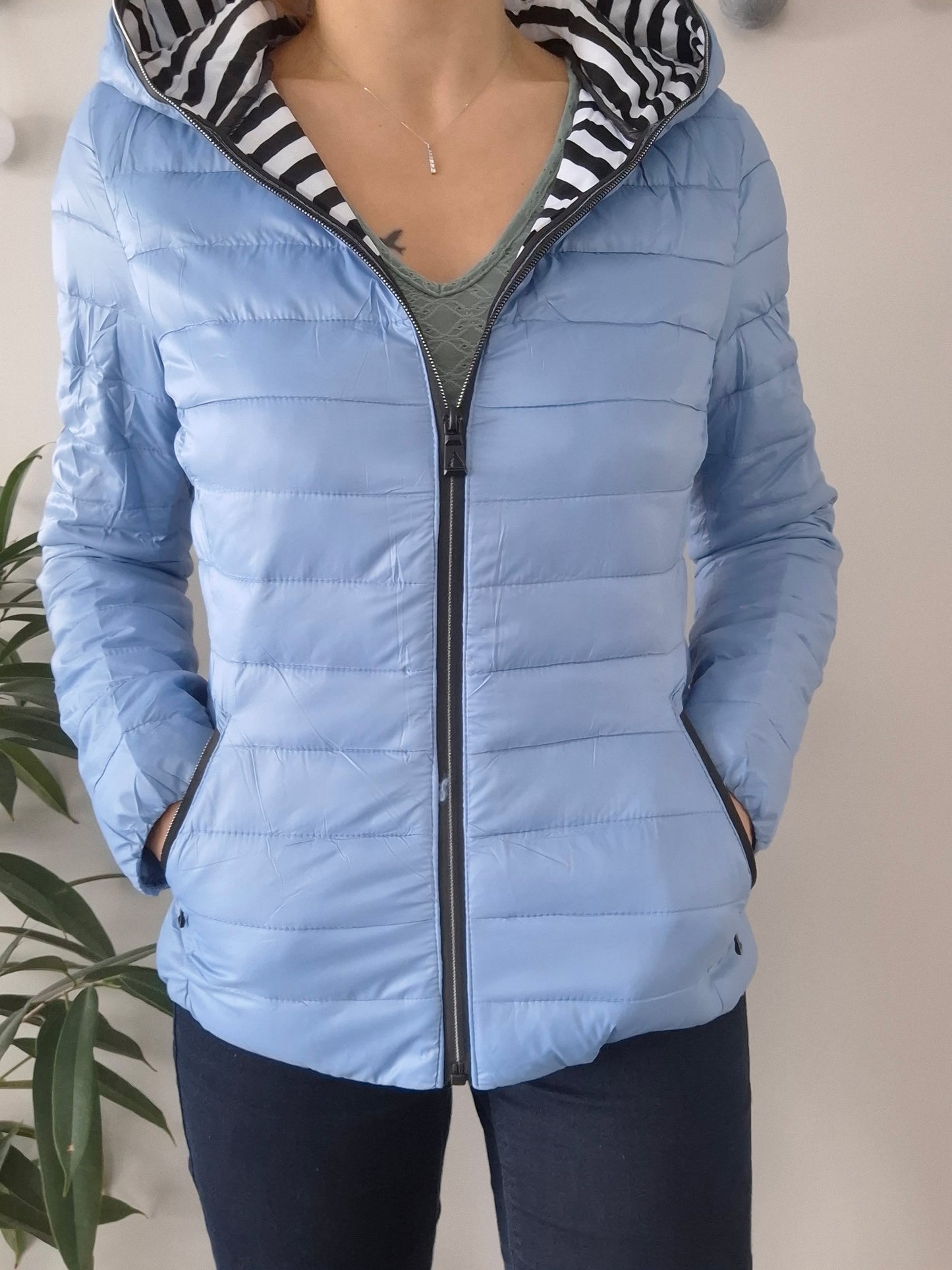 Attrait Paris - Manteau doudoune imperméable et matelassé bleu clair avec capuche