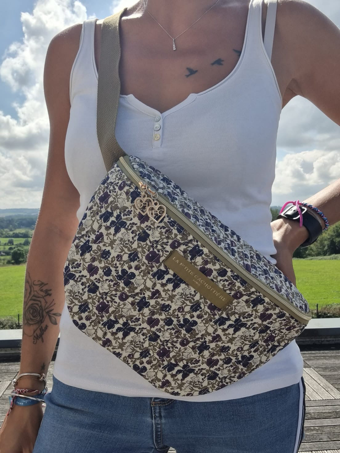 Sac banane en coton liberty fleuri multicolore tons violet/crème « La Ptite cachottière »