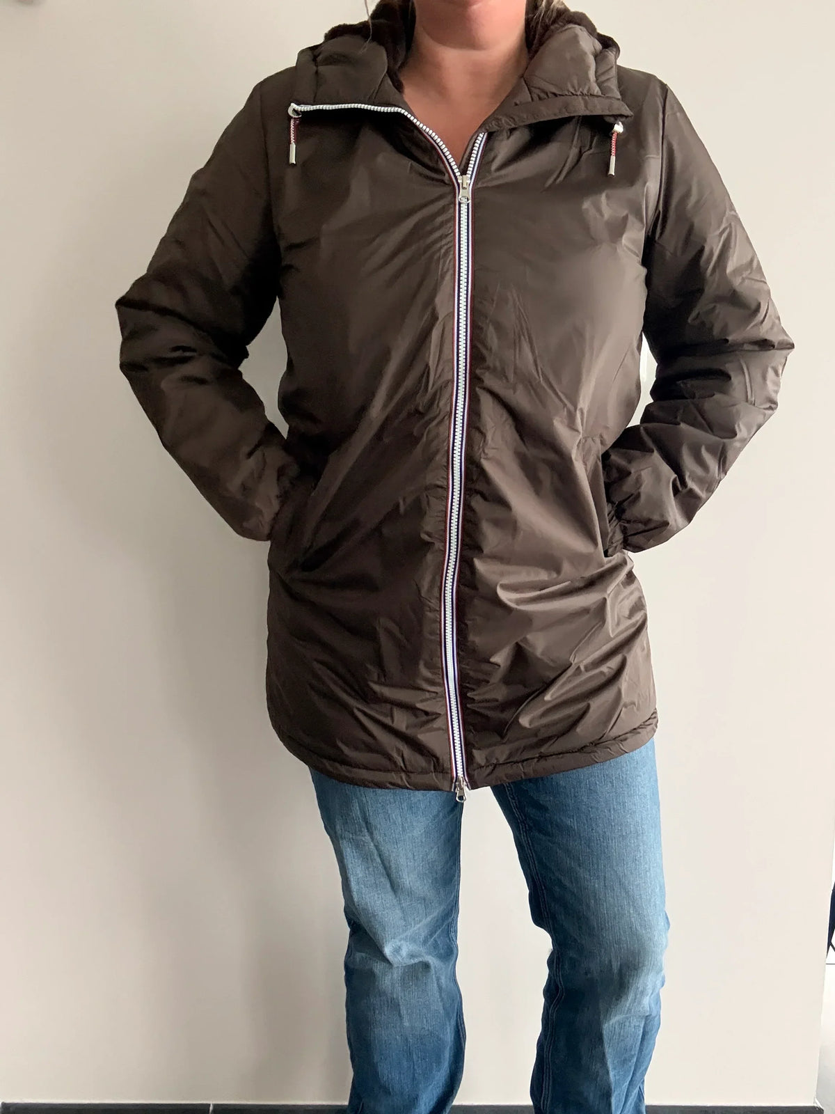 Parka imperméable longue pour femme Laura Jo, manteau marron chocolat fourré avec capuche, vêtements d'hiver élégants.