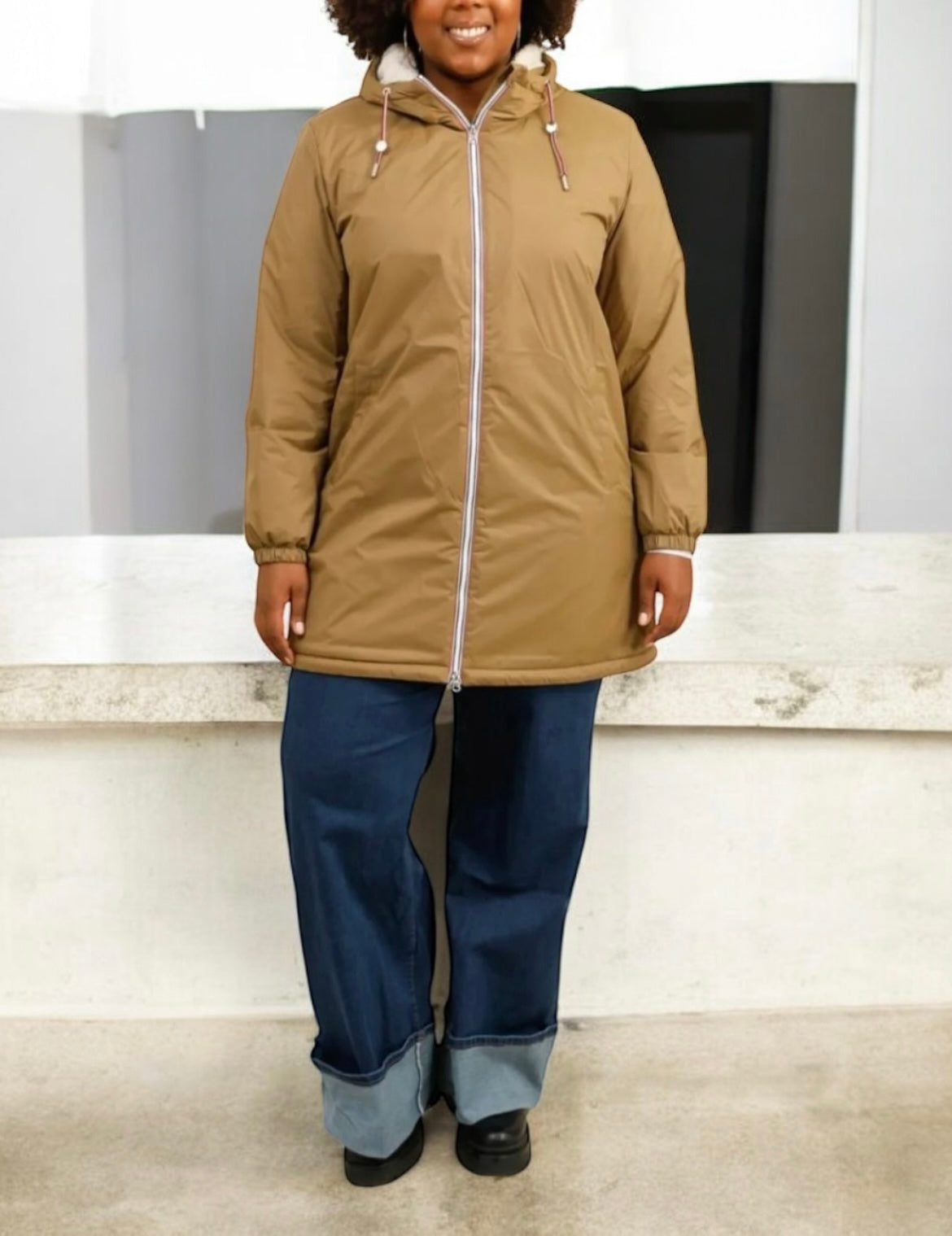 Laura Jo - Imperméable fourré long fausse fourrure camel intérieur sherpa beige - Curvy