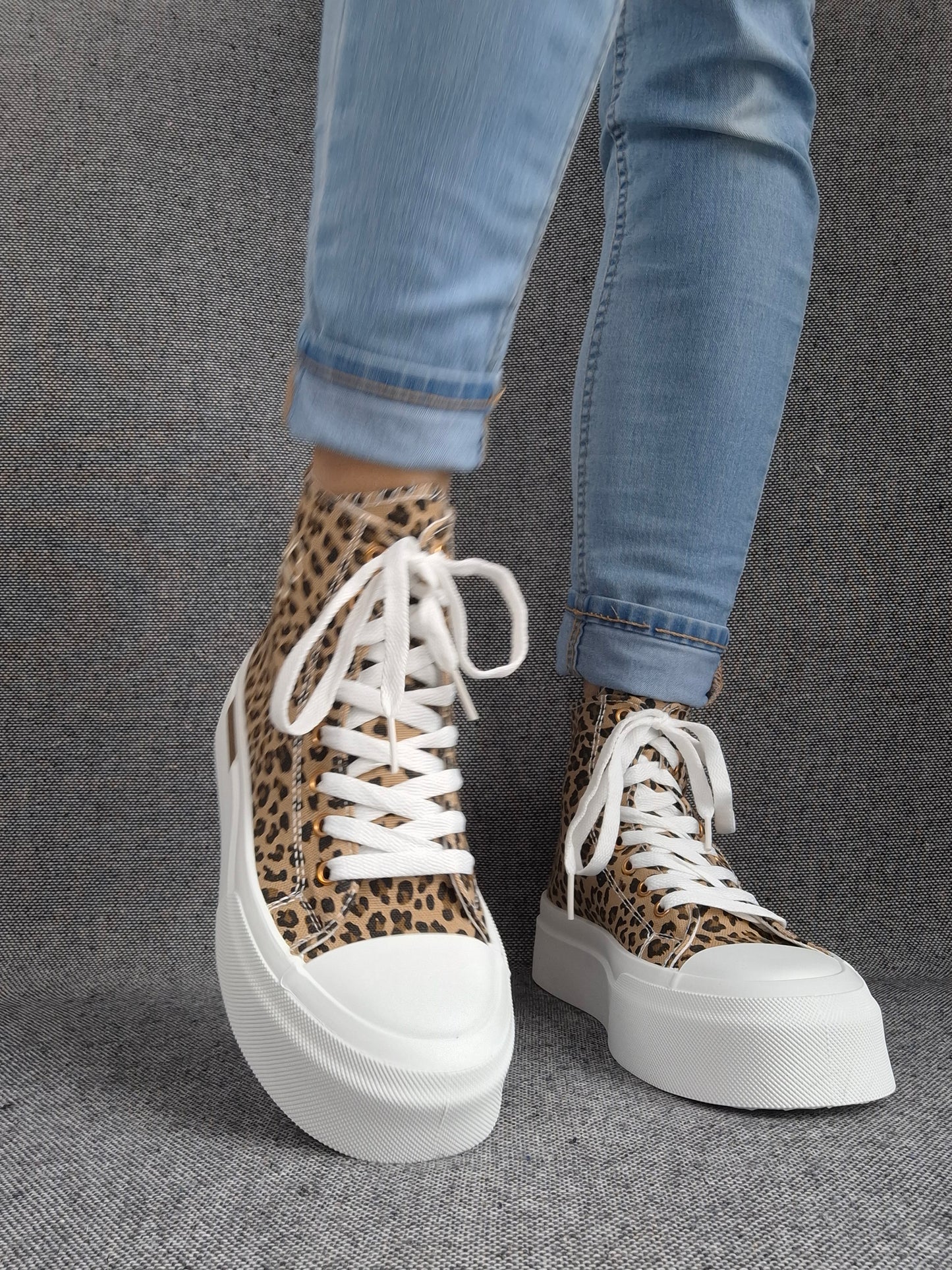 Chaussures baskets hautes en tissu toile leopard marron beige semelles compensées