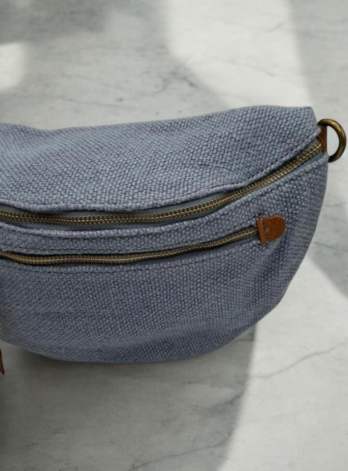 Sac banane en jute bleu clair 2 poches doubles curseurs