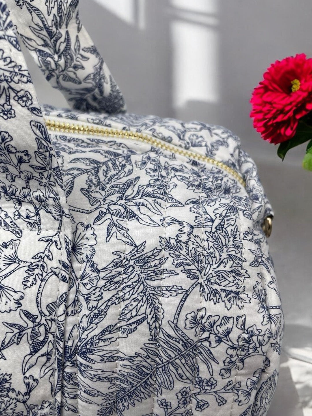 Sac polochon coton matelassé toile de jouy bleu