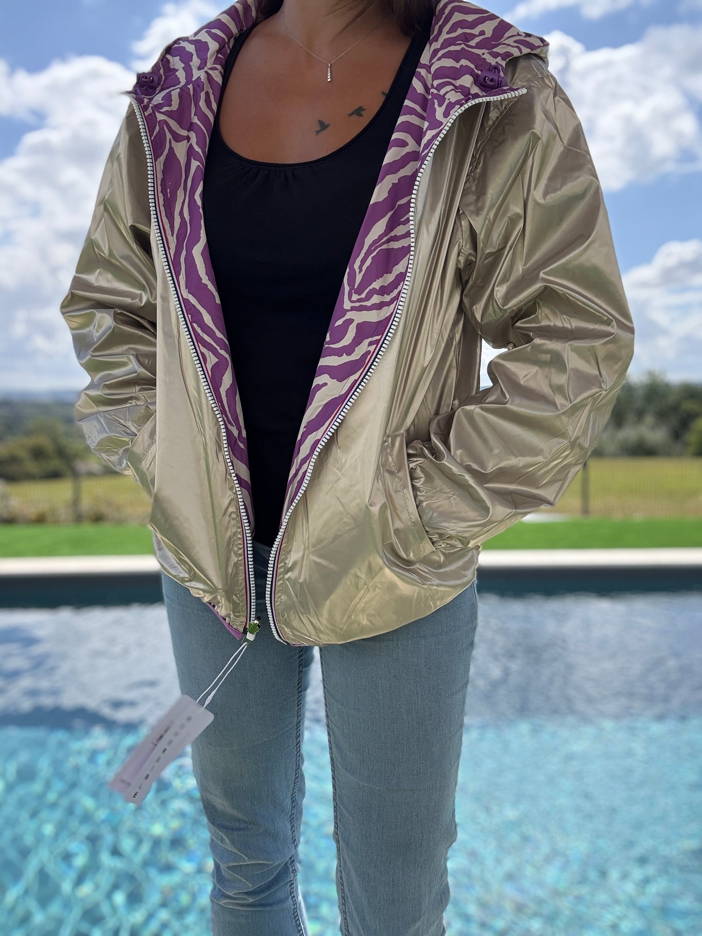 Escandelle - Manteau court haut des fesses imperméable zébré violet réversible doré