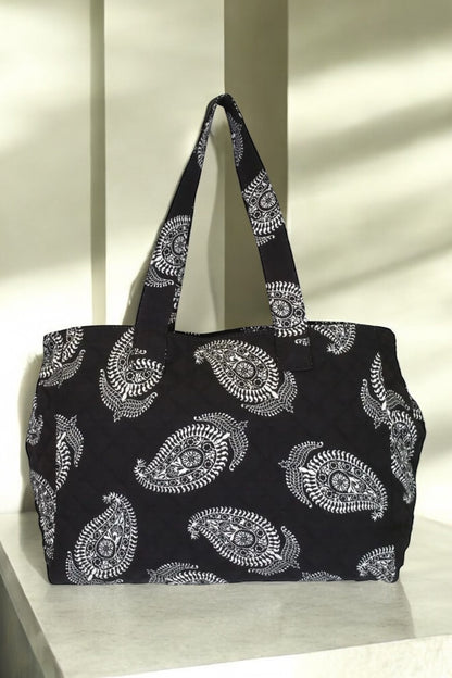 Sac week-end de voyage polochon noir coton design imprimé avec un motif paisley blanc