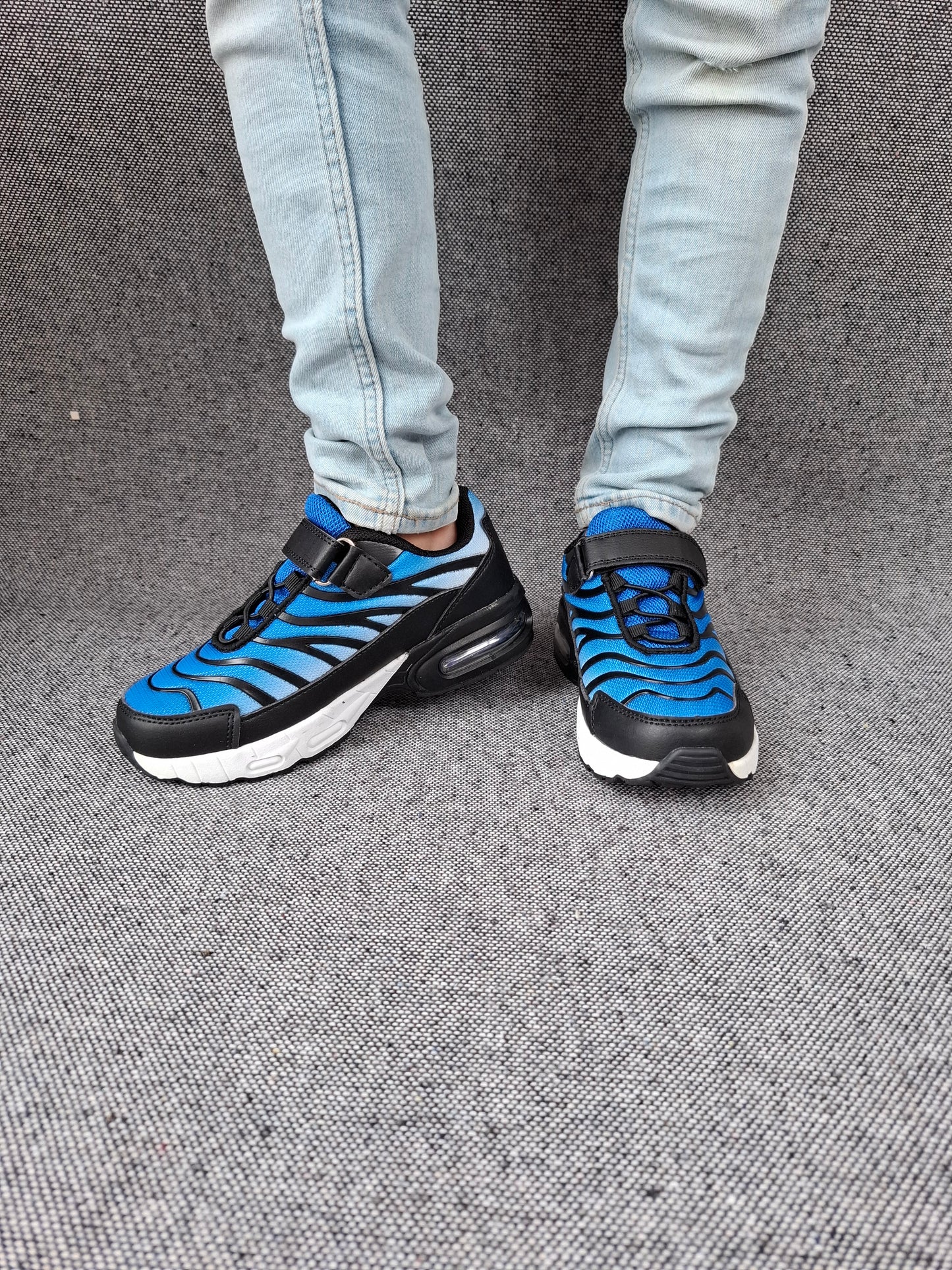 Chaussures baskets bleus et noires style TN requins - Enfant (garçon)