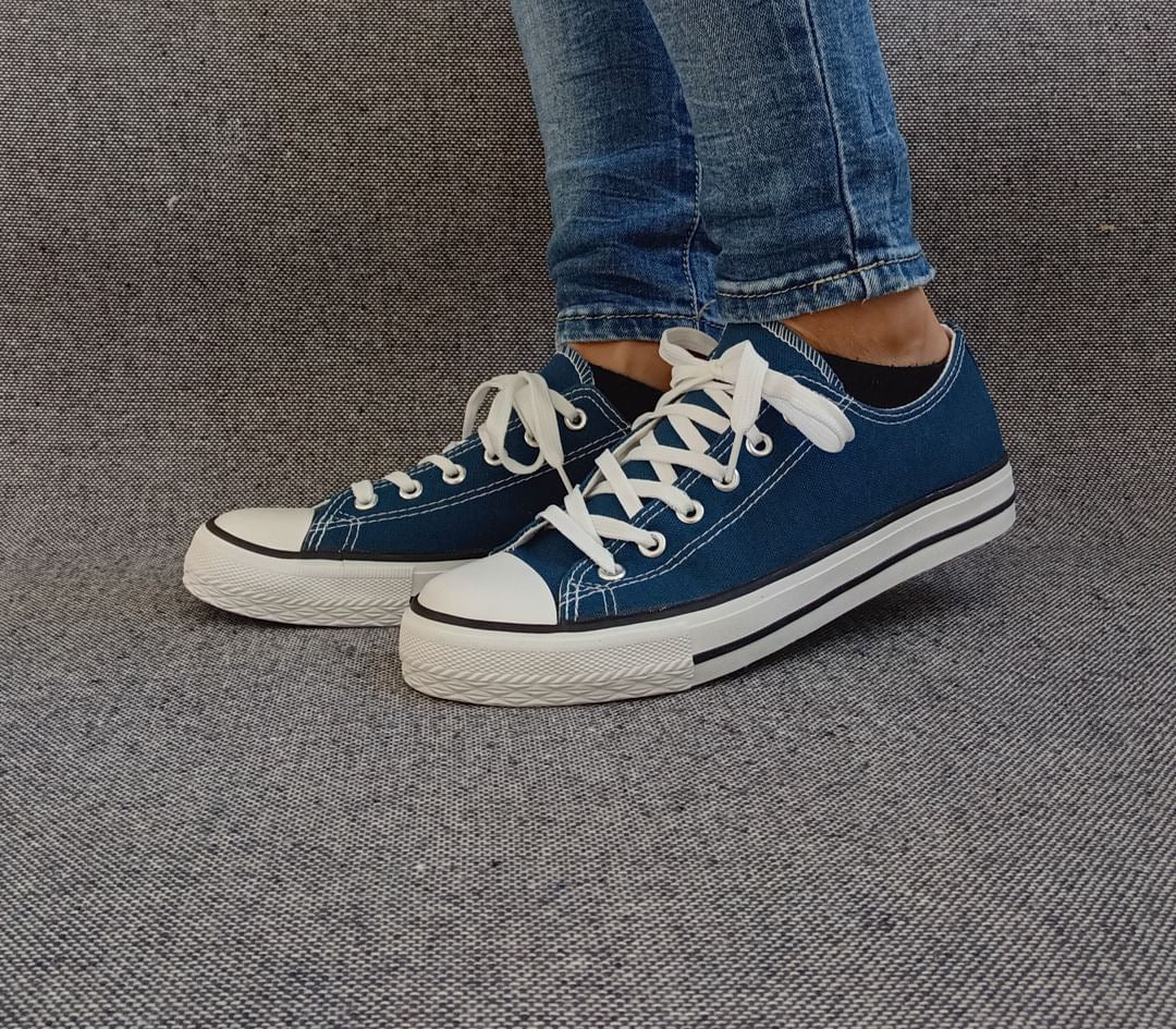 Chaussures baskets basses toile bleu pétrole style Converse