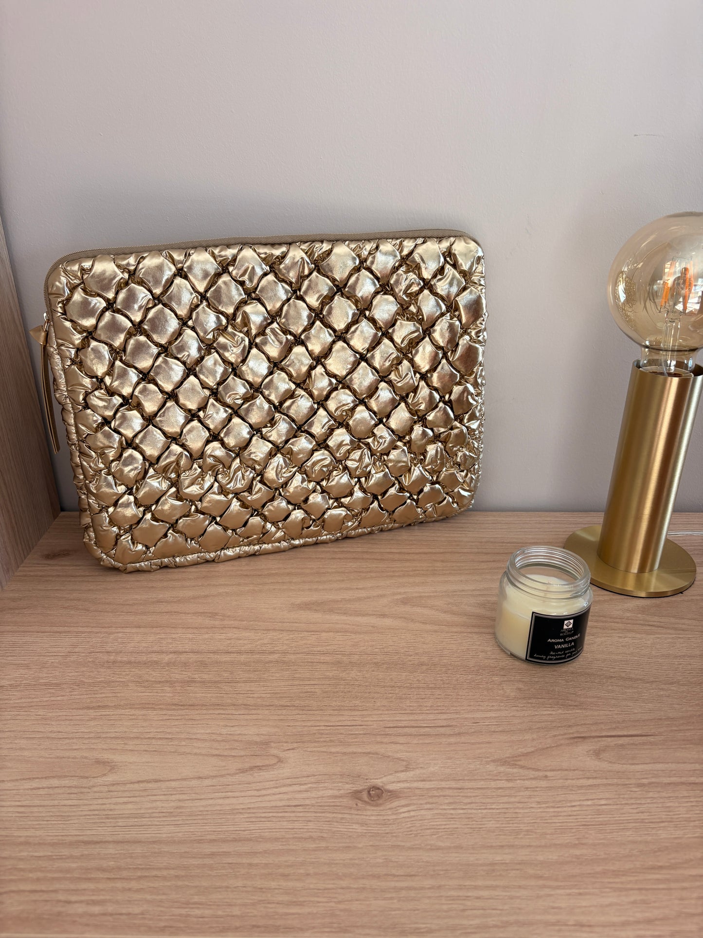 Pochette housse d’ordinateur 14’ matelassé motif relief couleur Dorée