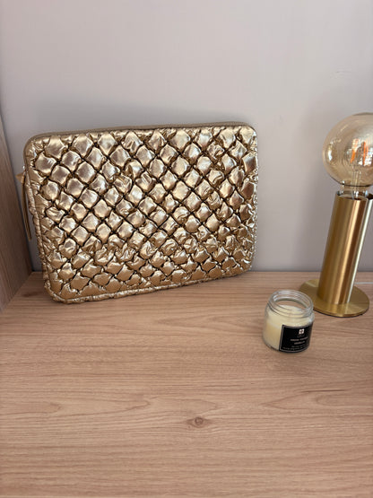 Pochette housse d’ordinateur 14’ matelassé motif relief couleur Dorée