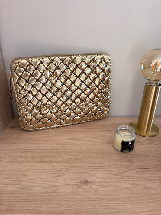 Pochette housse d’ordinateur 14’ matelassé motif relief couleur Dorée