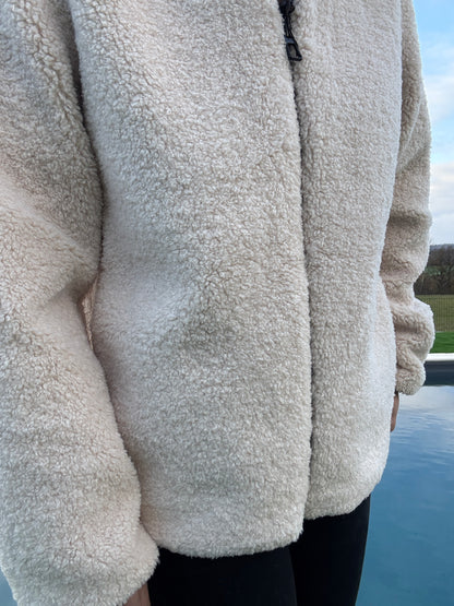 Laura Jo - Veste courte reversible noire avec doublure en sherpa beige