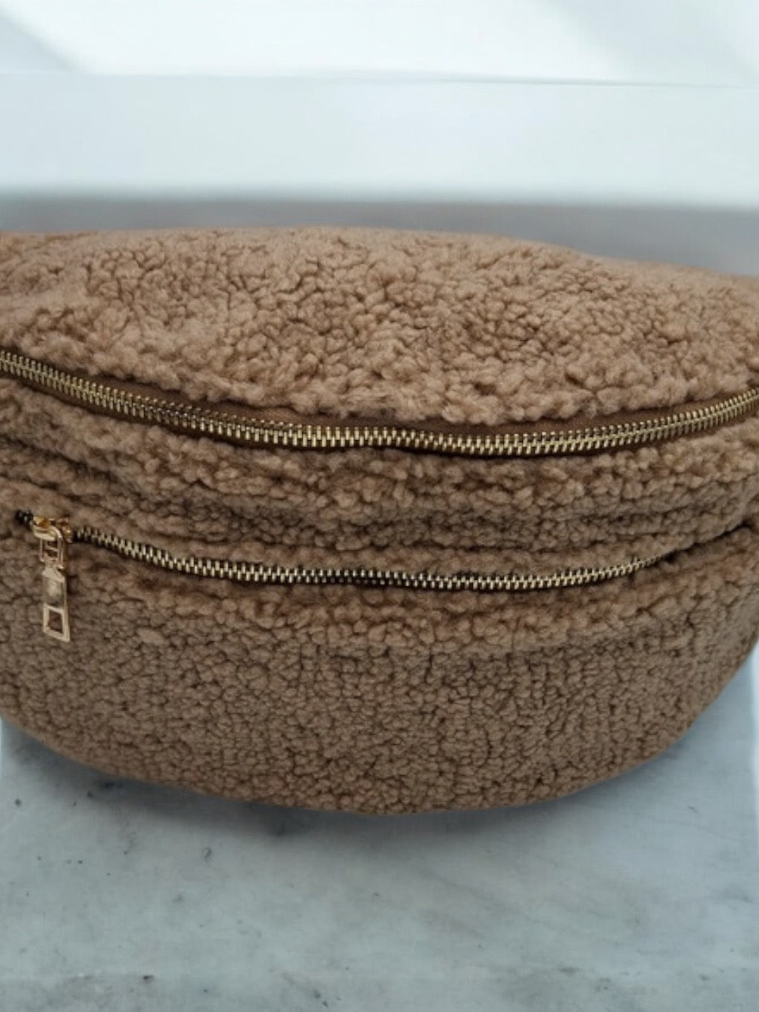 Sac banane XL peluche moumoute beige taupe avec bandouliere moumoute