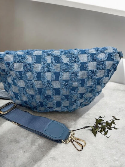 Sac banane en denim carrés bleu clair