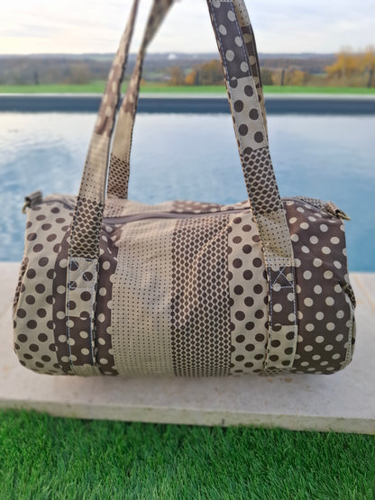 Sac polochon week end de voyage en tissu coton patchwork motifs à pois marron et taupe