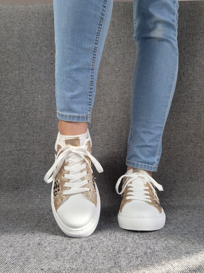 Chaussures baskets blanches beige motif léopard étoile style sneakers