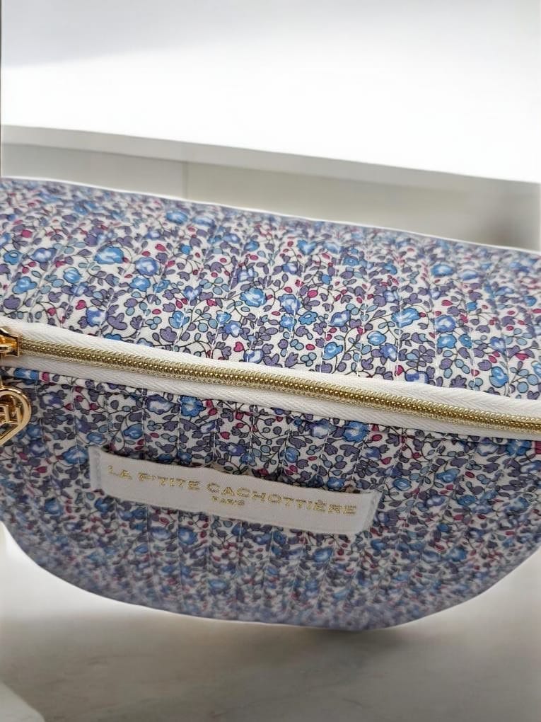 Sac banane en coton liberty fleuri bleu tons rouge « La Ptite cachottière »