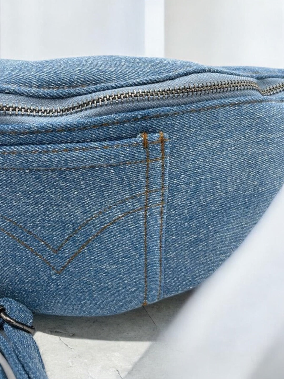 Sac banane tissu jean avec poche avant et arriere